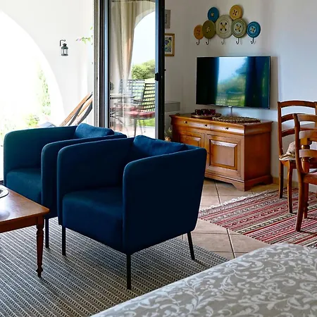 Top-ferienwohnung Im Landhausstil Mit Panoramablick & Pool
